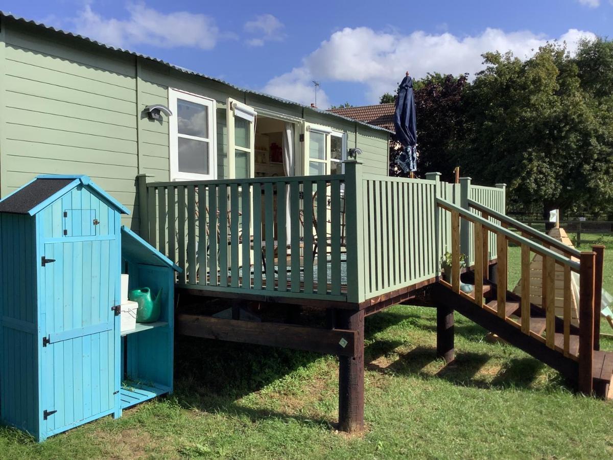 Muffins Meadow Shepherds Hut Campsite Tillingham