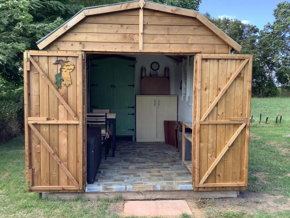 Muffins Meadow Shepherds Hut Campsite *