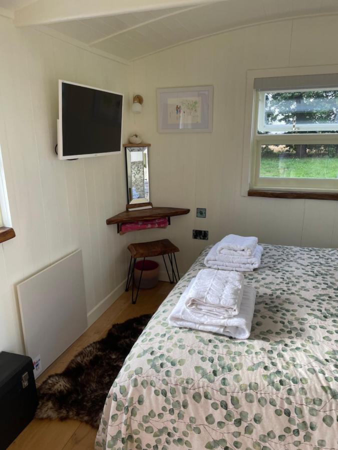 Muffins Meadow Shepherds Hut Tillingham