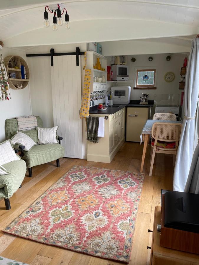 Muffins Meadow Shepherds Hut Campsite Tillingham
