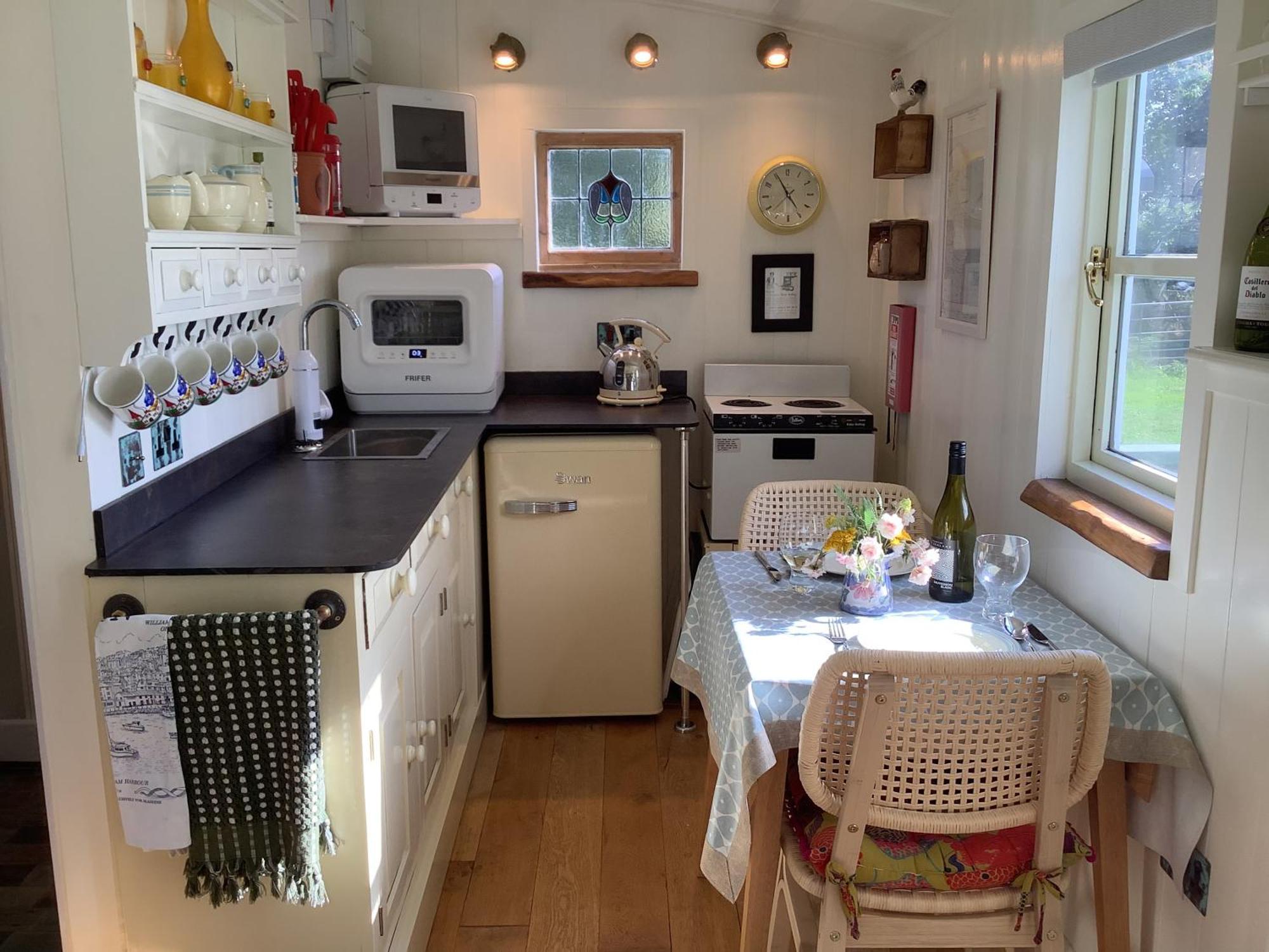 Muffins Meadow Shepherds Hut Campsite