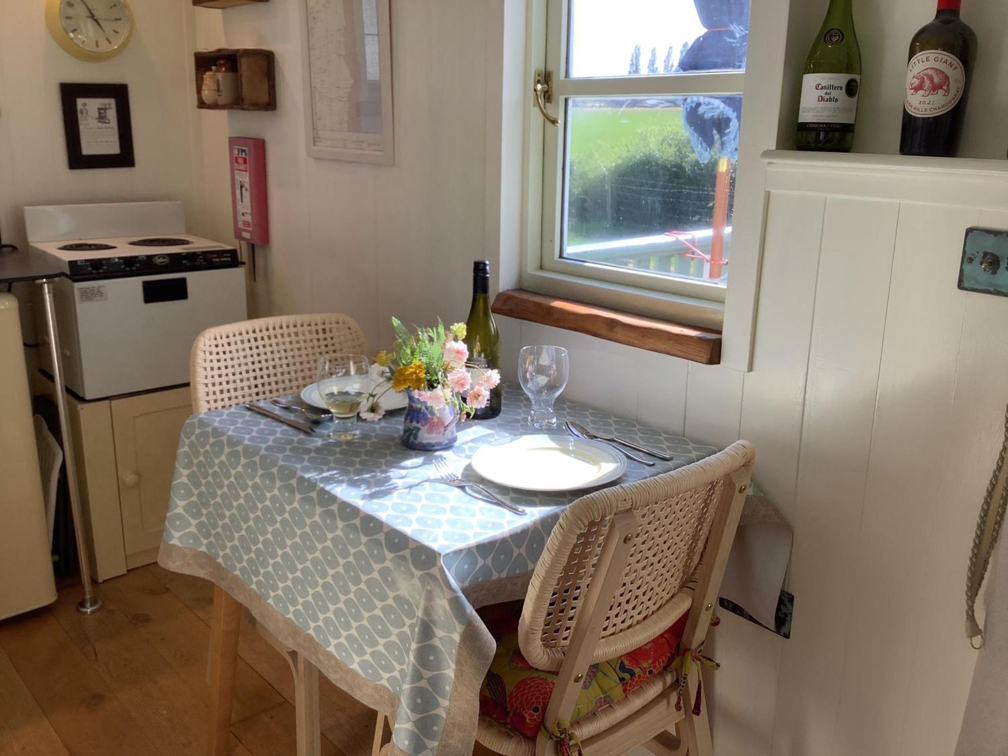 Muffins Meadow Shepherds Hut Campsite