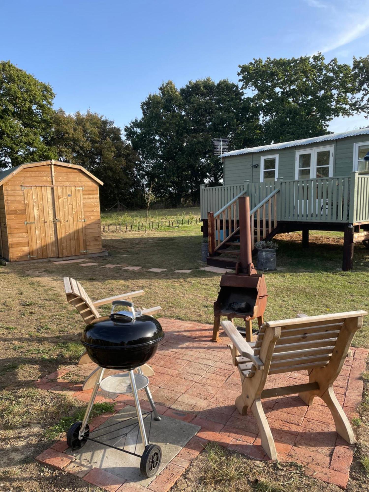 Muffins Meadow Shepherds Hut Campsite *